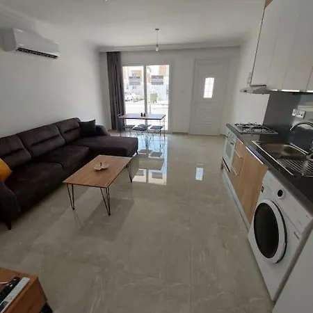 1 Bedroom - New Furnishings Διαμέρισμα *